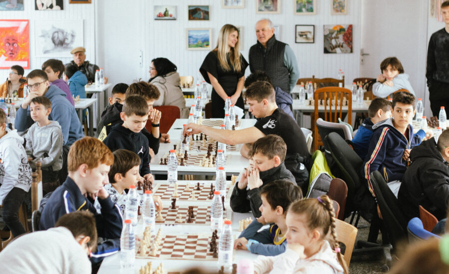 деца взеха участие в турнир по шах